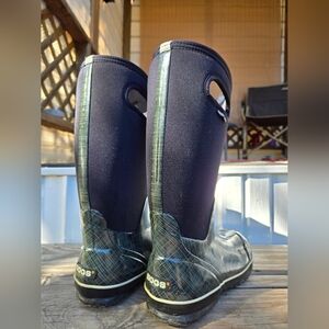 Bogs Size 9 Winter Boots